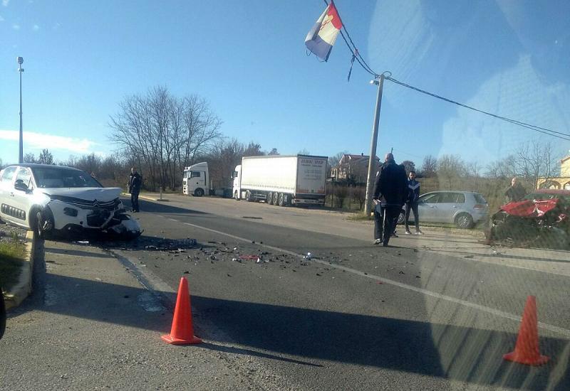 Pet ozlijeđenih osoba na cesti Mostar-Stolac